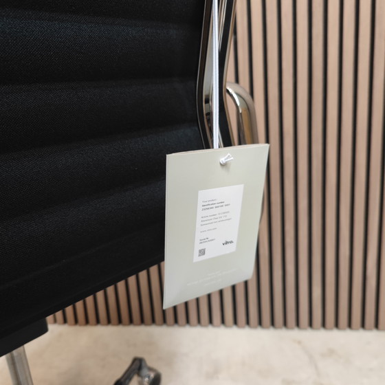 Image 1 of Sedia da ufficio Vitra Eames EA 119 in pelle nera premium