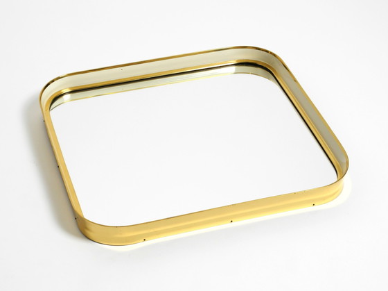 Image 1 of Prachtige originele Mid Century Moderne "Zier-Form" wandspiegel met zware messing lijst door "Münchener Zierspiegel".