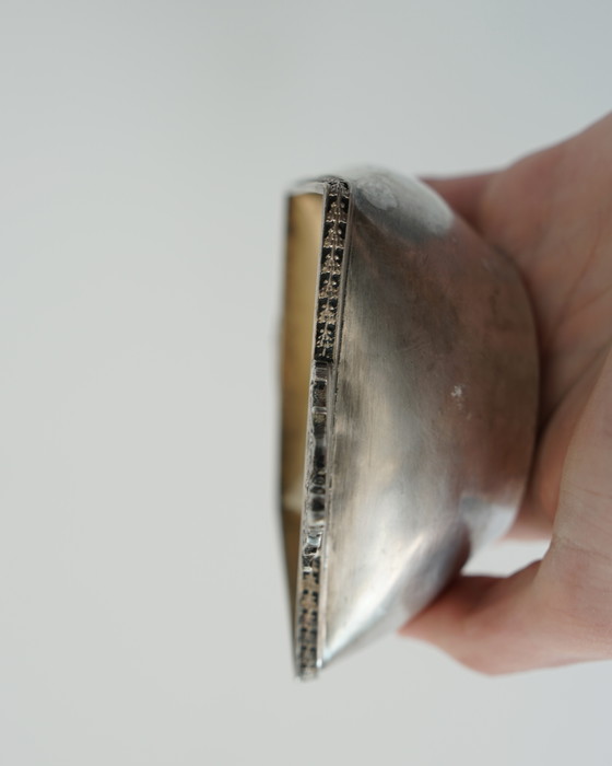 Image 1 of Vide-Poche / Cendrier Carré Vintage en Métal Argenté – Poinçons “8” et “KM” Style Art Déco 1930