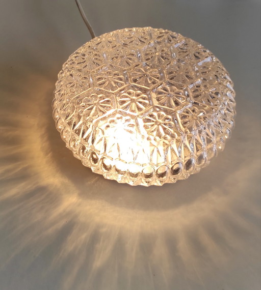 Lampada da soffitto o da parete con decorazioni floreali in vetro stampato - anni '70