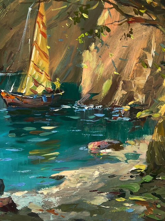 Image 1 of Dipinto ad olio originale: Paesaggio marino con barca a vela, scogli e barche sulla riva.