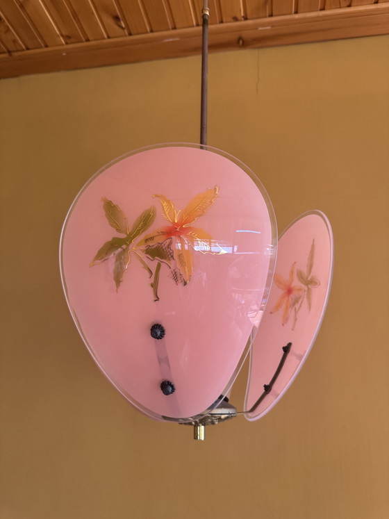 Image 1 of Lustre vintage des années 1960 en verre rose décoré de motifs floraux