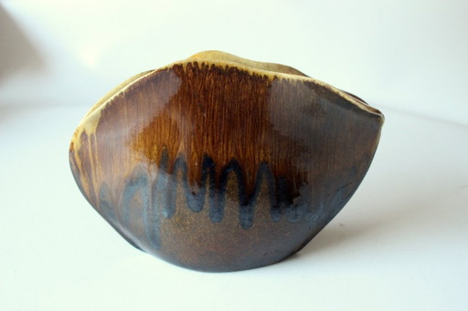 1970s Design Ceramic Vase - Lip-shaped opening – vazen (photo 2 of 6)