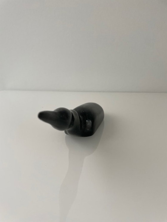 Image 1 of Sculpture inuite d'un plongeur sous la glace en pierre serpentine