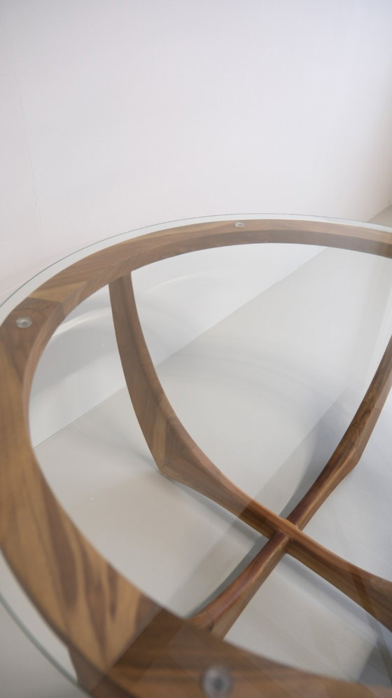 Image 1 of Handgefertigter Esstisch aus massivem Teakholz mit Glasplatte