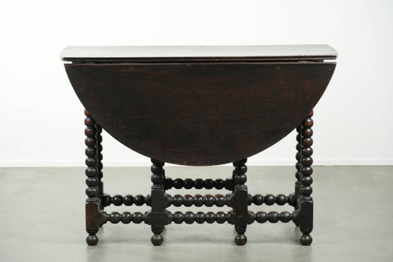 Image 1 of Mooie antieke Engelse eikenhouten gateleg tafel uit eind 17e/ begin 18e eeuw met bobbin gedraaide poten