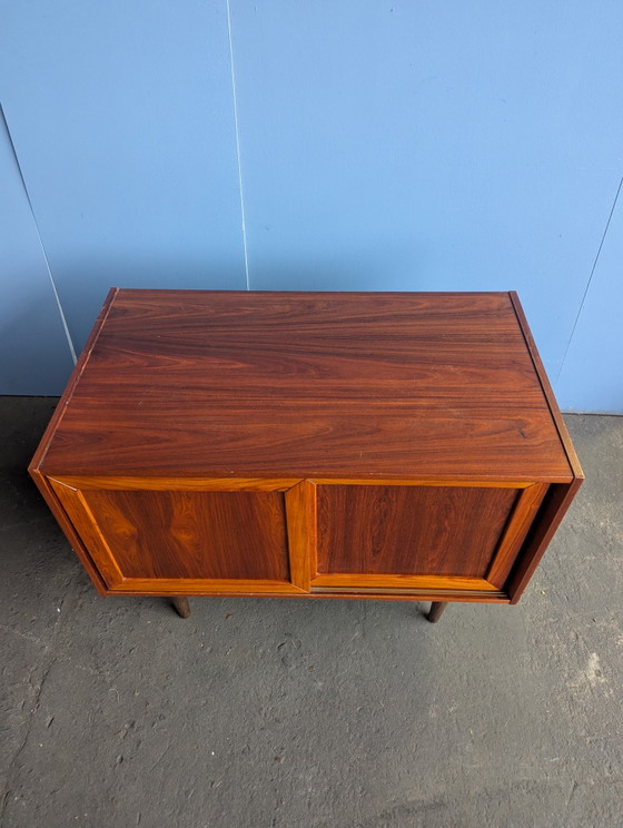 Mobile danese vintage con ante scorrevoli, Faarup anni '60 – Faarup Mobelfabrik, Armadi contenitori, Wood (photo 4 of 14)