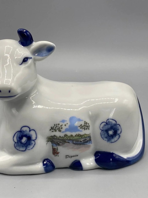 Weiße und blaue Fayence-Figur einer liegenden Kuh, Digoin Souvenir – servies (photo 2 of 7)