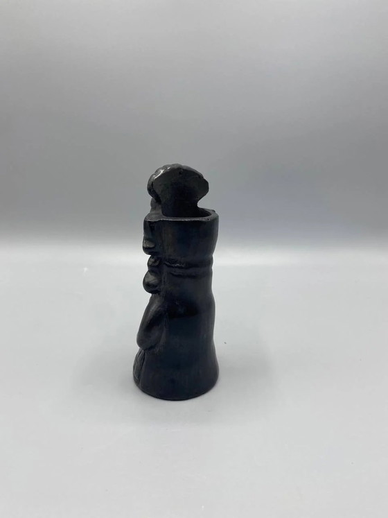 Statuetta raffigurante una dea con copricapo a ventaglio, in stile messicano. – Stoviglie (photo 2 of 6)