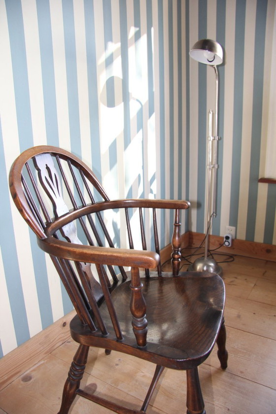Image 1 of Silla Windsor antigua inglesa con respaldo bajo
