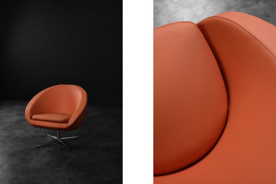 Image 1 of Fauteuil pivotant orange de style scandinave moderne vintage des années 1960