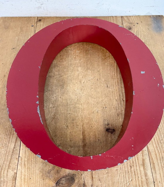 Image 1 of Lettre O de façade en fer rouge vintage, années 1970