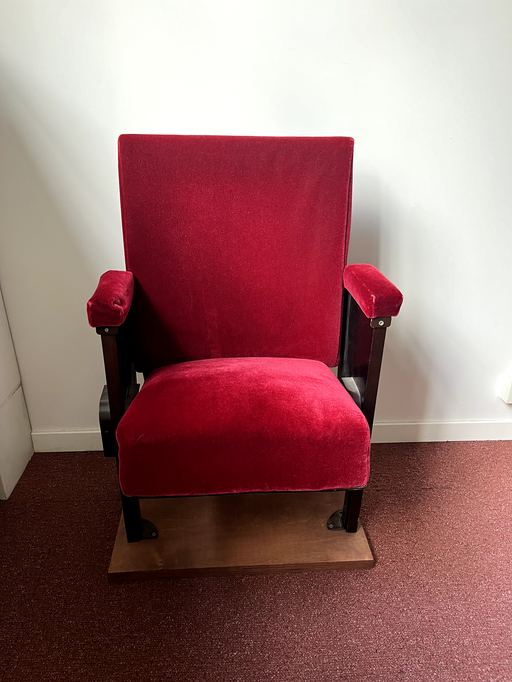 1x Vintage velvet theater chair