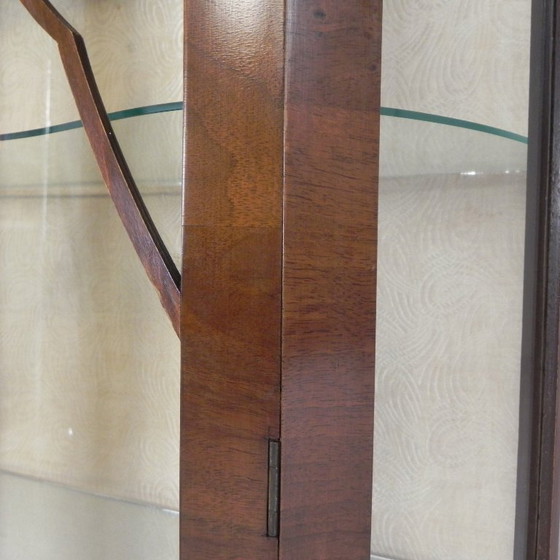 Image 1 of Engelse Art Deco vitrinekast op sierlijke poten, jaren 30
