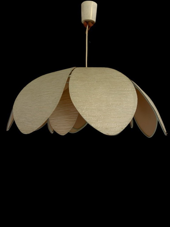 Image 1 of suspension fleur pétales vintage 