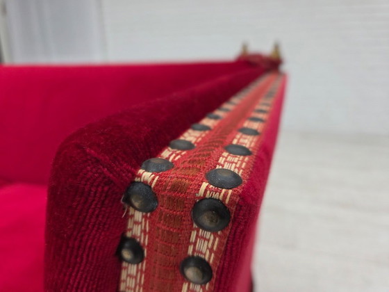 Image 1 of Divano danese "spagnolo" degli anni '70, rivestimento in velluto, gambe in legno di frassino.