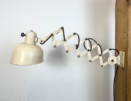 Image 1 of Beigefarbene, industrielle Wandleuchte im Midcentury-Stil mit Scherenmechanismus von Wila Leuchten, 1960er Jahre