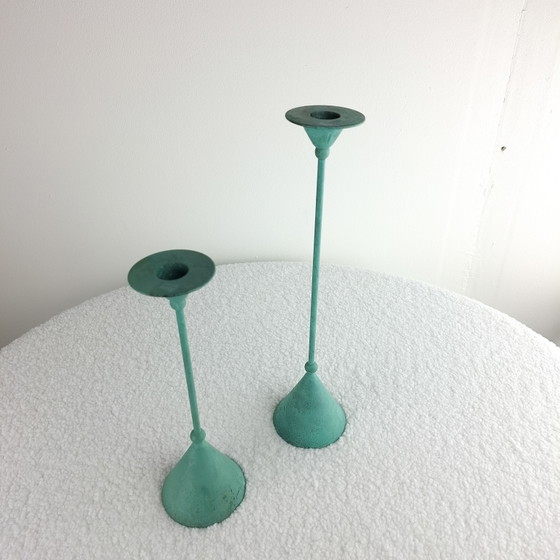 Lot de 2 bougeoirs diabolo vintage Memphis Milano années 1980 turquoise – Bougeoirs et chandeliers, Metal (photo 3 of 5)
