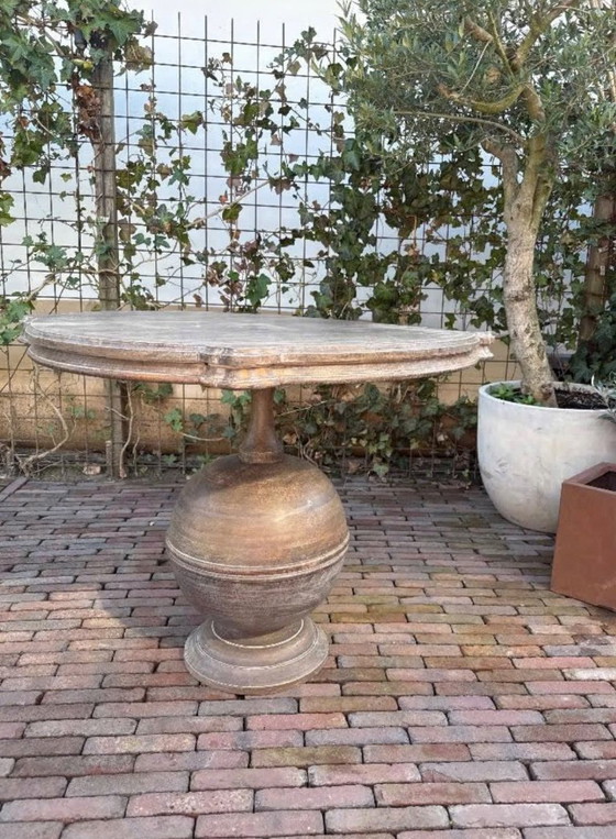 Image 1 of Classic oval table with ball base