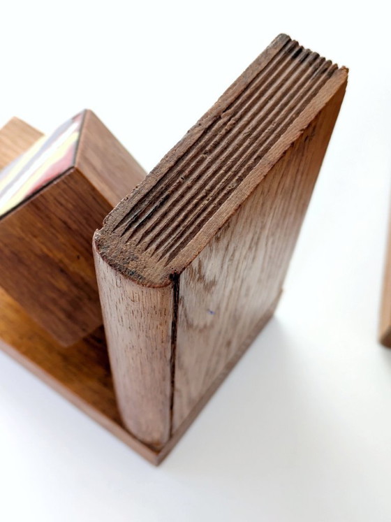 Image 1 of Fermalibri in legno di metà secolo con cubo smaltato, design geometrico modernista, anni '60