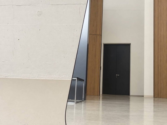 Specchio da terra vintage dalla forma organica con struttura in legno stile Mid-Century – Wood (photo 6 of 13)