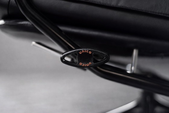 Image 1 of Poltrona girevole e pouf in pelle nera danese moderna vintage di metà secolo di Unico, anni '70, set di 2