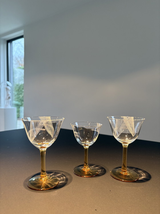 Image 1 of Service Art Déco (années 1930) composé de deux verres à porto et d'un verre digestif