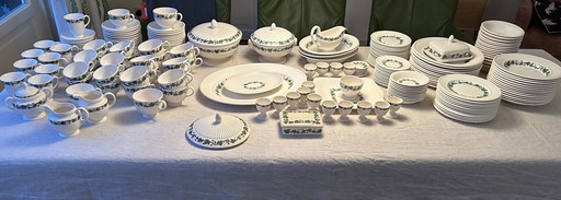 Very complete Wedgwood Stratford tableware