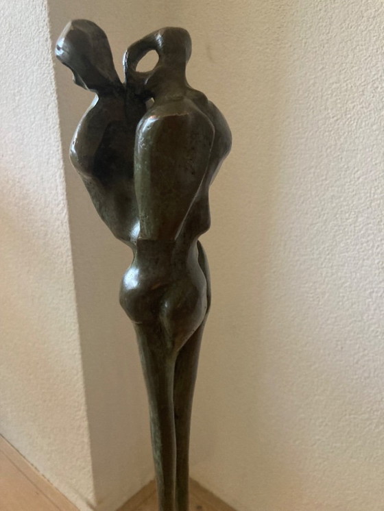 Image 1 of Sculpture en bronze « L'Étreinte » d'Erik Schwencke. Hauteur : 60 cm.