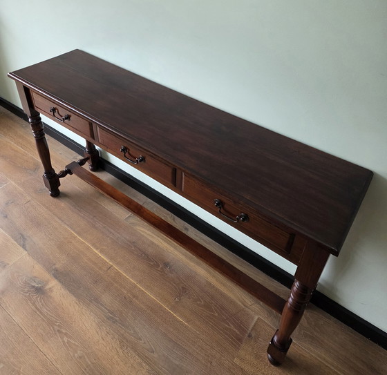 Image 1 of Engelse mahonie sidetable met 3 laden