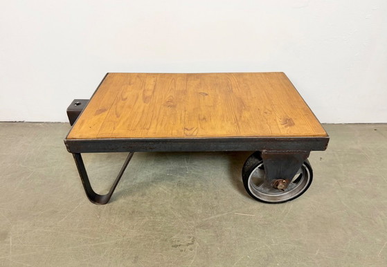 Image 1 of Carrito de mesa de centro industrial negro, década de 1960.
