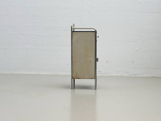 Image 1 of Nachttisch mit Bauhaus-Einfluss von A. Farina, Lissone Italien, 1930er Jahren