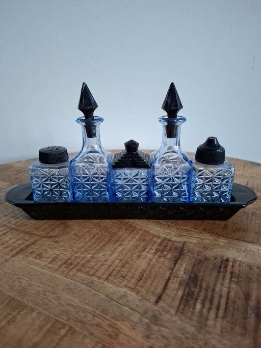 Set van 2 complete Unieke Art Deco Menagestellen / Olie- en Azijnsets – Jaren 30 – tafelaccessoires, Glass