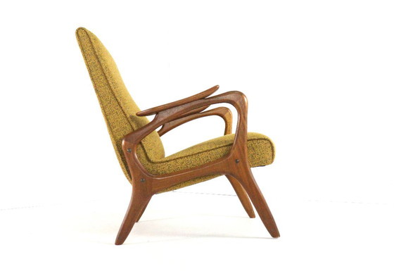 Image 1 of Fauteuil vintage jaune capitonné