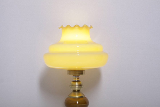 Image 1 of Lampe en laiton, céramique, abat-jour en verre crème doré, années 1970, J Vintage
