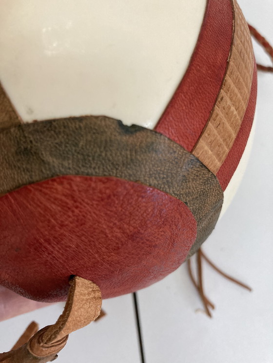 Image 1 of Antico uovo di struzzo rivestito in pelle, gabinetto delle curiosità degli anni '60