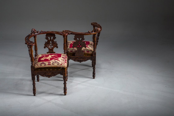Image 1 of Italienische Eckstühle im Stil der Renaissance des 19. Jahrhunderts aus geschnitztem Nussbaumholz, 2er-Set