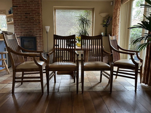 4 klassieke eetkamer stoelen