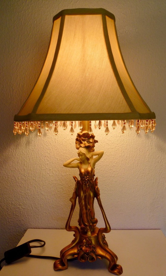 Image 1 of Bellissima lampada da terra in stile Art Déco con paralume di grande effetto.