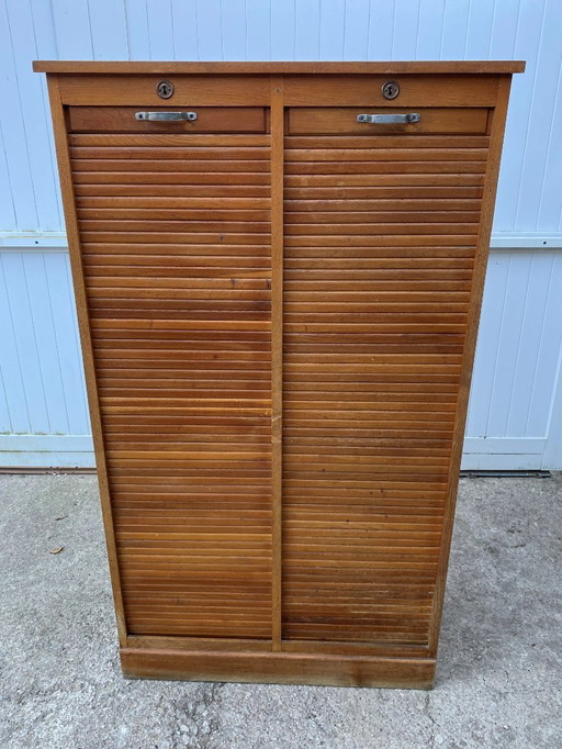 Archivador de cortina de doble columna de roble de la década de 1950