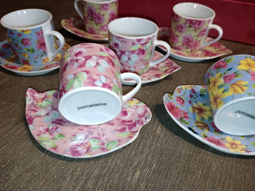 Set van 6 kopjes met schotels