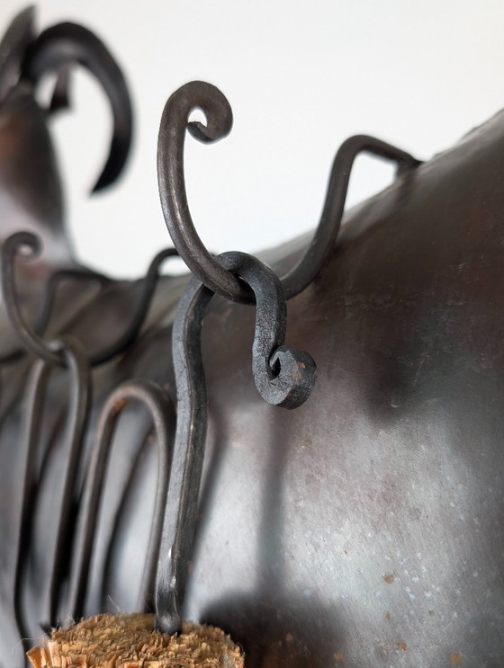 Image 1 of Set di utensili da camino brutalista a forma di ariete in metallo forgiato a mano, stile Lalanne