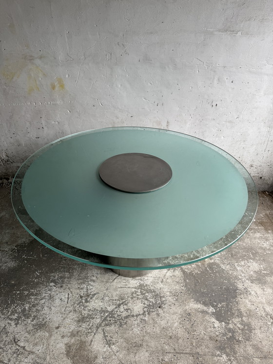 Image 1 of Table de salle à manger ronde en verre avec plateau central fixe - Industrial Modern, 1990