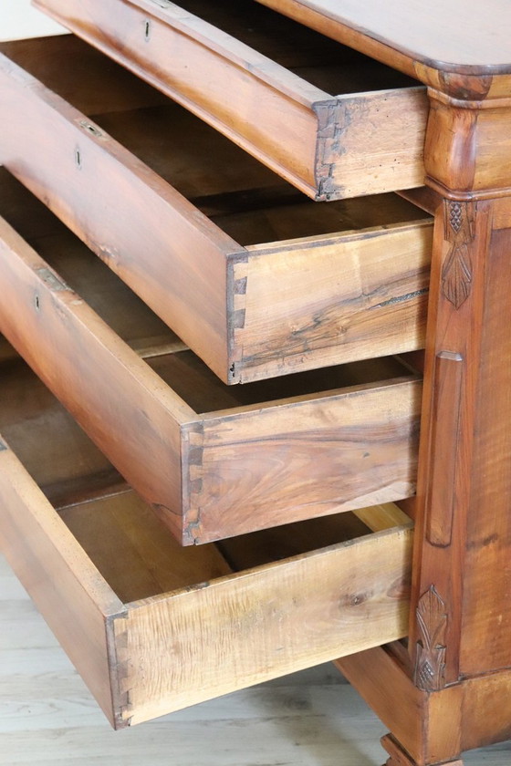 Image 1 of Commode ancienne en noyer massif, Italie, 19e siècle