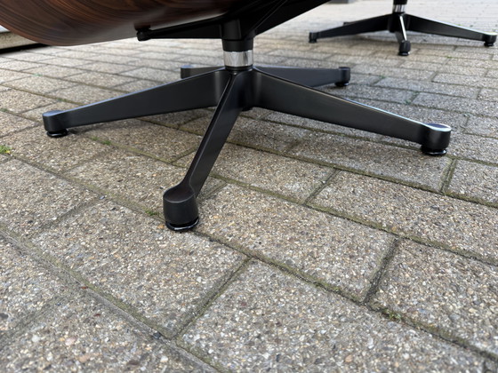 Image 1 of Poltrona lounge Vitra Eames XL + poggiapiedi, in pregiata pelle nera e palissandro Santos. NUOVA!!