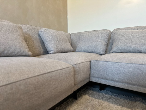 Image 1 of Lichtgrijze hoekbank 317x270cm