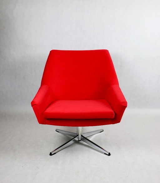 Sedia girevole rossa attribuita a Veb Metallwaren Naumburg, anni '80