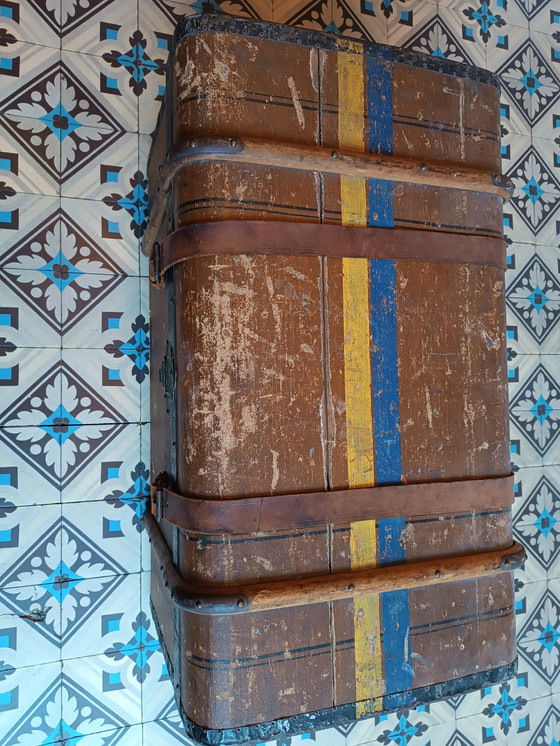 Image 1 of Trunk - Side table - Coffee table