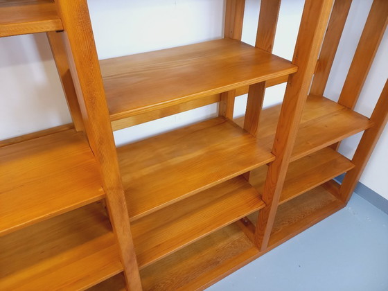 Image 1 of Grote modulaire boekenkast in 6 secties met 30 vintage grenenhouten planken uit de jaren 70 en 80.