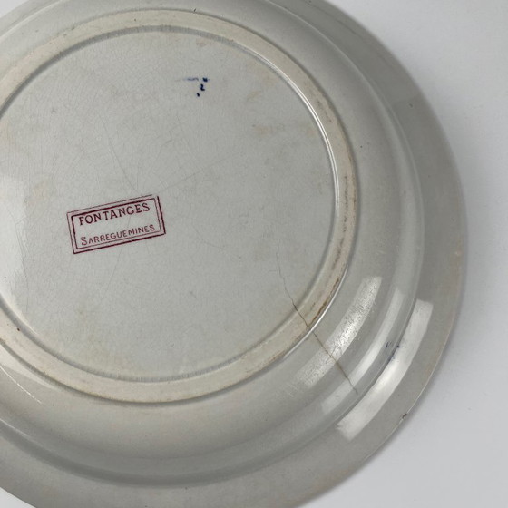 Image 1 of Grande piatto cavo "Fontange", Sarreguemines, pietra ferrosa, XIX-XX secolo